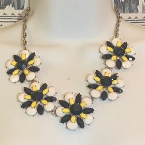 💚3/$25 Charming Charlie black yellow white flower necklace